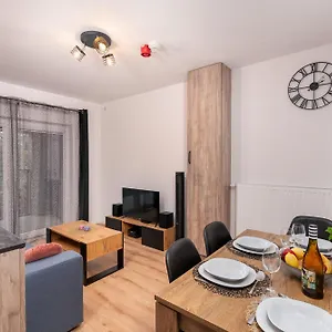 https://apartwro-apartament-przy-dworcu-gwnym-pkp-balkon-gara-rowery.hotelswroclaw.com